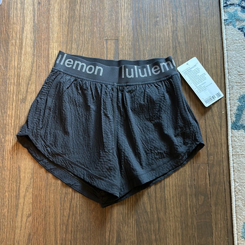 NWT Logo Waistband HR Train Short